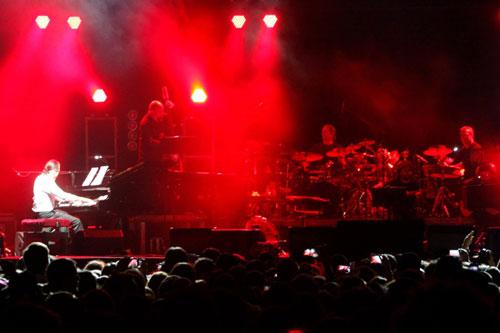 971289_10151629757960033_746323849_n