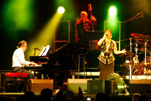 976001_10151629762705033_409425581_o